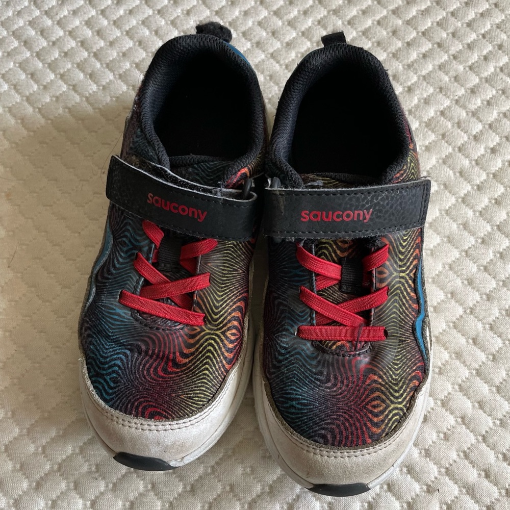Excellent used condition saucony tennis shoes